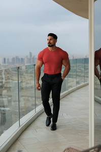 Fournisseur en gros sur mesure T-shirts pour hommes à col rond en bambou rouge Basics T-shirt en coton respirant pour l'entraînement et le streetwear pour hommes - Product Image 5