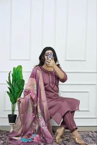 Gran elegante colección étnica india Opulent Straight Kurti Pant Dupatta Set para primavera para bodas Diwalis B2B al por mayor - Product Image 2