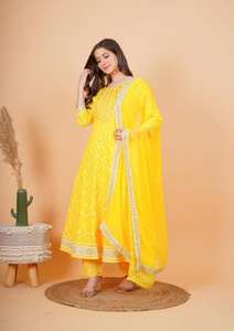 Conjunto de traje de mujer disponible en 7 hermosos colores, trabajo impreso y bordado en Anarkali Kurti y pantalón con gasa Dupatta - Product Image 4