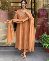Ensemble Kurtis 3 pièces avec broderie et séquence de travail Tenue ethnique élégante pour femmes Parfait pour les mariages, les fêtes et les festivals