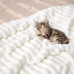 Manta Suave Blanca para Sofá - Mantas Cálidas y Acogedoras para Mujeres, Manta de Felpa para Niñas - Product Image 2