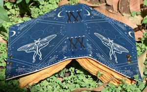 Libro de hechizos de cuero hecho a mano vintage, diario de sombras en blanco con cierre y encuadernación en espiral de hilo de costura de sillín - Product Image 2