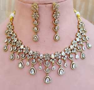 Conjunto de Collar con Circonitas Cúbicas con Corte de Estrella de Diseño Moderno y Calidad Premium para Mujer, Perfecto para Fiestas, Compromisos, Regalo, Estilo Minimalista - Product Image 4