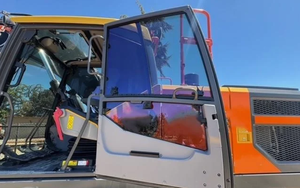 Oferta de subasta de primera categoría para excavadora de cadenas EC220EL 2022 con peso operativo de 55,000 lb y pulgar hidráulico - Product Image 5