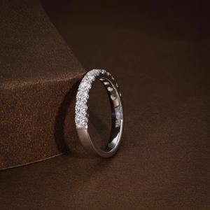 Anillo de Media Eternidad con Diamantes Cultivados en Laboratorio en Oro de 18k, Anillo Apilable de 2.90, Anillo de Bodas con Diamantes, Viene con Certificado IGI, Diamante VVS - Product Image 3