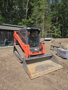 Chargeuse compacte sur chenilles Kubota SVL75-3 haute performance avec élévateur hydraulique et puissance de travail exceptionnelle pour les travaux - Product Image 5
