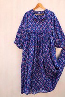 Robe mi-longue en gaze de coton à col profond à motifs floraux Impression à la main Commandes en gros pour femmes au meilleur prix