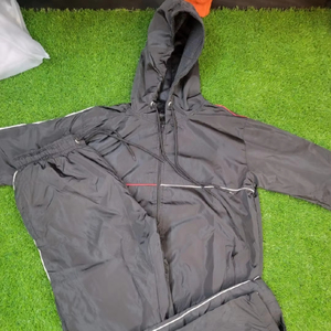 Conjunto Deportivo Unisex de Alta Calidad Personalizable con Logotipo y Diseño Único - Product Image 1