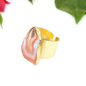 แหวนพลอยโมราชุบทอง24K สุดหรูแหวนหินเดี่ยวแบบคลาสสิกเครื่องประดับแฟชั่นสำหรับผู้หญิงขายส่งแหวนทองเหลือง - Product Image 3