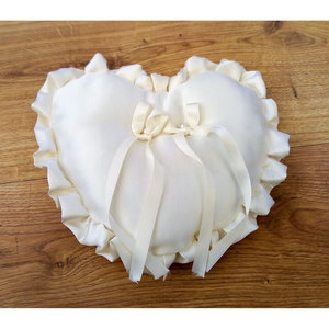 Pochette de mariage en satin en forme de cœur, pochette romantique en coton pour la mariée - Product Image 1