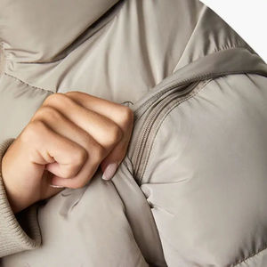 Veste matelassée brillante de haute qualité en gros, nylon respirant, imprimez votre logo personnalisé, veste matelassée surdimensionnée pour femmes - Product Image 3