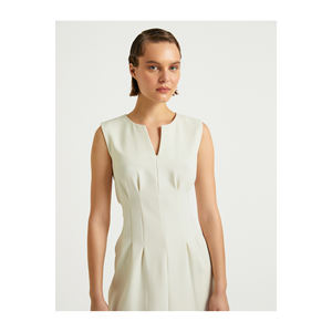 Robe BGN taille mini à col en V avec plis détaillés pour le travail, modèle S23D005 - Product Image 5