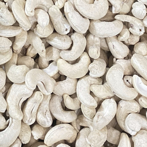 Meilleur taux de noix de cajou de haute qualité W320 Noix crues Vente en gros du Vietnam exportées en AsiaEue Moyen-Orient de Santigo Durée de conservation de 24 mois - Product Image 1