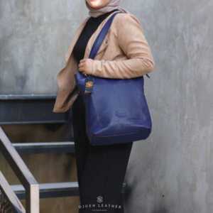 Elegant <b>Navy</b> Leather Shoulder <b>Bag</b> Artisan Handcrafted <b>Tote</b> with Simple, Timeless Design from Indonesia - Product Image 4