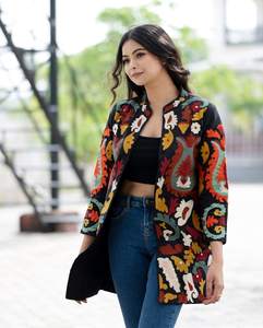 Glamorous Vintage Boho Lady Suzani Chaqueta de algodón Bordado tribal hecho a mano Acolchado Tamaño libre para el otoño - Product Image 5