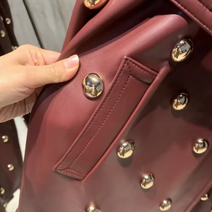 Trench-coat femme x-long en cuir véritable bordeaux avec rivets dorés Veste pleine longueur en cuir - Product Image 4