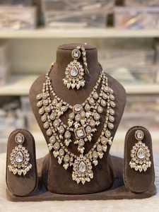 ชุดสร้อยคอเจ้าสาวคุณภาพพรีเมียม สร้อยคองูนดานแบบไม่เจียระไน พร้อมต่างหูและมงกุฎติดผม เหมาะสำหรับงานแต่งงานและงานเฉลิมฉลองต่างๆ - Product Image 6