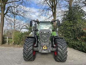 El mejor suministro de Tractor compacto FENDT 4x4 disponible, potencia clave, estilo de construcción, rendimiento del motor, bomba, ventas aéreas - Product Image 3