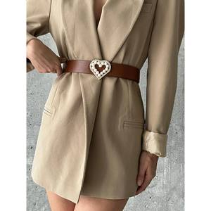 เข็มขัดแต่งงานสำหรับผู้หญิงพร้อมหัวเข็มขัดรูปหัวใจประดับมุกสุดหรู - Product Image 2