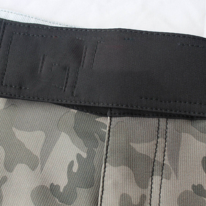 Shorts de MMA ideales para rondas de presión, con estructura abierta y flexible para combinaciones rápidas y limpias. - Product Image 5