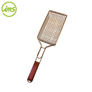 Logotipo personalizado BBQ Asar Cesta Flip Mango de madera de goma - Product Image 2