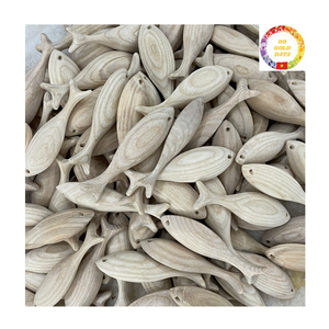 Adorno rústico hecho a mano de pescado de madera de Vietnam, perfecto para decoración náutica del hogar, decoraciones de Resort y cafetería - Product Image 1