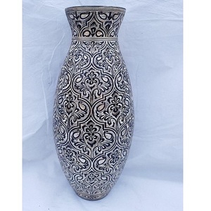 Jarrón de Flores de Metal Repujado Pintado y Pulido Lord LV6162 para Navidad - Vajilla Hecha a Mano - Product Image 3