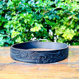 Cinturón de Cuero Vacuno Genuino Hecho a Mano, Longitud Personalizada, Estilo Clásico de Negocios, Color Negro con Grabado Floral de Vid, con Hebilla - Product Image 3