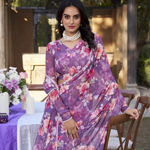 Saree élégant imprimé en tissu marbré sans poids avec bordure en dentelle perlée et chemisier coordonné pour les femmes B2B Bulk Supply - Product Image 1