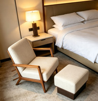 Chaise d'hôtel avec repose-pieds en chêne massif recouvert de tissu - Mobilier commercial durable et écologique pour hôpital et usage extérieur