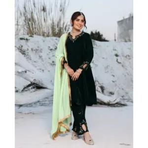 Ensemble de costume en velours vert pour femme Laira - Product Image 2