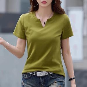 Camiseta de manga corta de Color puro con patrón sólido de moda de verano elegante para mujer, tela de punto con logotipo frontal teñido liso - Product Image 5