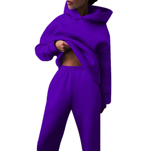 Conjunto de chándal de invierno de dos piezas con capucha y pantalones de chándal transpirable de algodón personalizado para mujer - Product Image 2