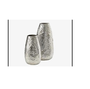 Florero de Aluminio Plateado Pulido Moderno y de Lujo - Decoración de Metal Texturizado de Alta Gama para Hoteles y Salas de Estar - Product Image 3