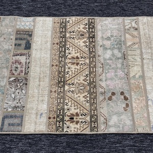 Petit tapis vintage 2,2 x 7,2 pieds, tapis turc beige patchwork - Product Image 5