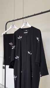 Abayas de broderie de feuilles élégantes et modestes pour femmes robes formelles de style dubaï vêtements musulmans traditionnels respirants brodés à la main - Product Image 3