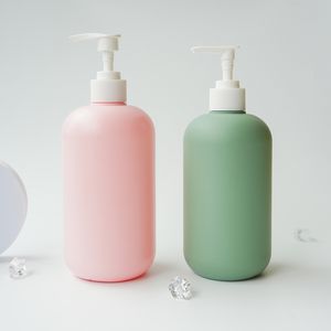Bouteille cosmétique en plastique HDPE de 500ml conçue sur mesure sérigraphiée de forme ovale pour l'emballage de shampooing et de lotion après-shampooing - Product Image 1