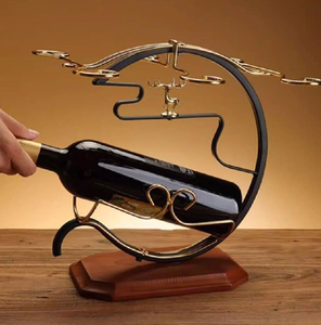 Hombre de hierro único que empuja un carrito de vino. Arte artesanal industrial para mesa. Disponible a precios de mayoreo. - Product Image 4