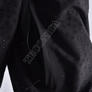 Pantalones de Nieve Negros para Hombre al por Mayor con Tachuelas de Estrás Dispersas, Diseño de Pierna Ancha y Características de Comodidad Ajustables - Product Image 5