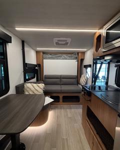 Remolque de Viaje de Lujo Ajustable de Aluminio Deslizante para Camioneta, Caravana, RV con Capacidad para 4-6 Personas - Product Image 5