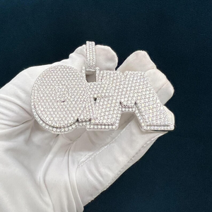 Colgante de Lujo en Plata de Ley 925 con Letra Personalizada, Micro Pavé VVS, Diamante Moissanita, para Uso Diario - Product Image 1