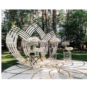 Cadre métallique design pour décorations de mariage - Product Image 1