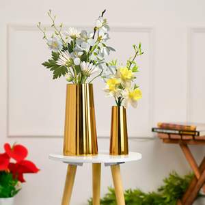 Vases en métal antique idéal pour les arrangements floraux abondants lors des fêtes d'anniversaire et des grands vases décoratifs d'intérieur - Product Image 1