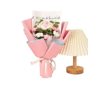 Vente en gros de fleurs en laine tricotées à la main, fleurs au crochet, bouquet pour la Saint-Valentin, la fête des déesses, la fête des mères - Product Image 5