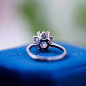 Délicat Solitaire Lab Grown Diamond Ring Unique Griffe 14K Or Massif Rhodium Fiançailles Anniversaire De Mariage Bijoux pour Les Fêtes - Product Image 2