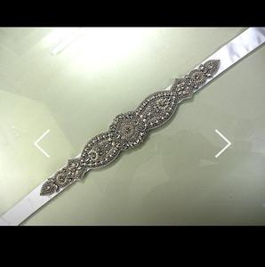 Cinturón con cuentas de metal elegante hecho a mano para mujer Regalo perfecto vibrante para amantes de la moda Hecho con diamantes de imitación para vestidos de cóctel - Product Image 2