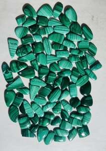 Cabochon de malachite naturelle de qualité supérieure pierre en vrac de haute qualité pour la fabrication de bijoux prix de gros pierre de malachite verte - Product Image 3