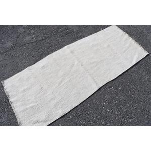 พรมวินเทจขนาดเล็ก 2.3x5.5 ฟุต พรมตุรกี พรมขนสัตว์ลายดอกไม้สีขาวเทา - Product Image 2