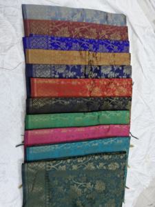 Dupatta en soie tissée traditionnelle avec un design jacquard floral Accessoire élégant et élégant pour les femmes Festive et Party Wear - Product Image 4