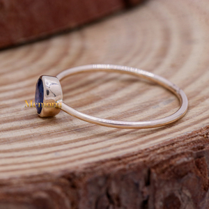 Anillo Unisex de Oro Amarillo de 9k Certificado con Zafiro Azul Natural de Memoria Jewels, Corte Ovalado y Engaste de Bisel, para Meditación y Sanación - Product Image 4